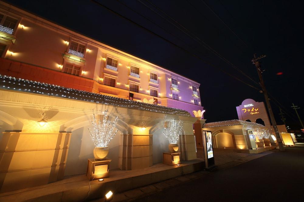 Liebeshotel Fine Garden Minami 3*
